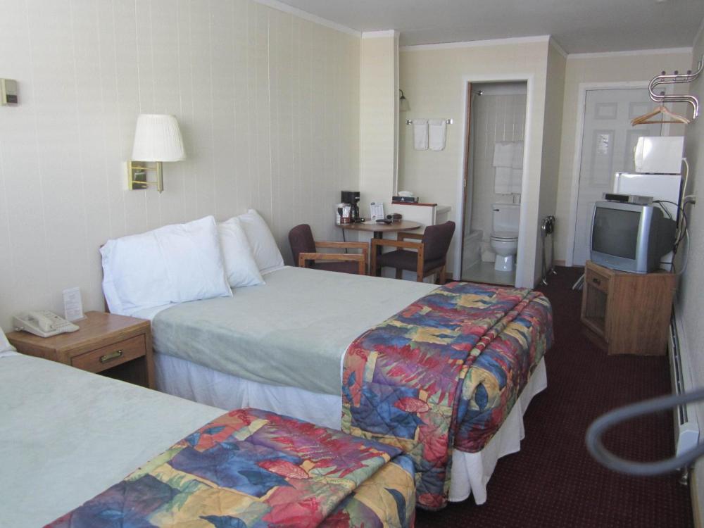 Double Room with Two Double Beds - Non-Smoking interior
